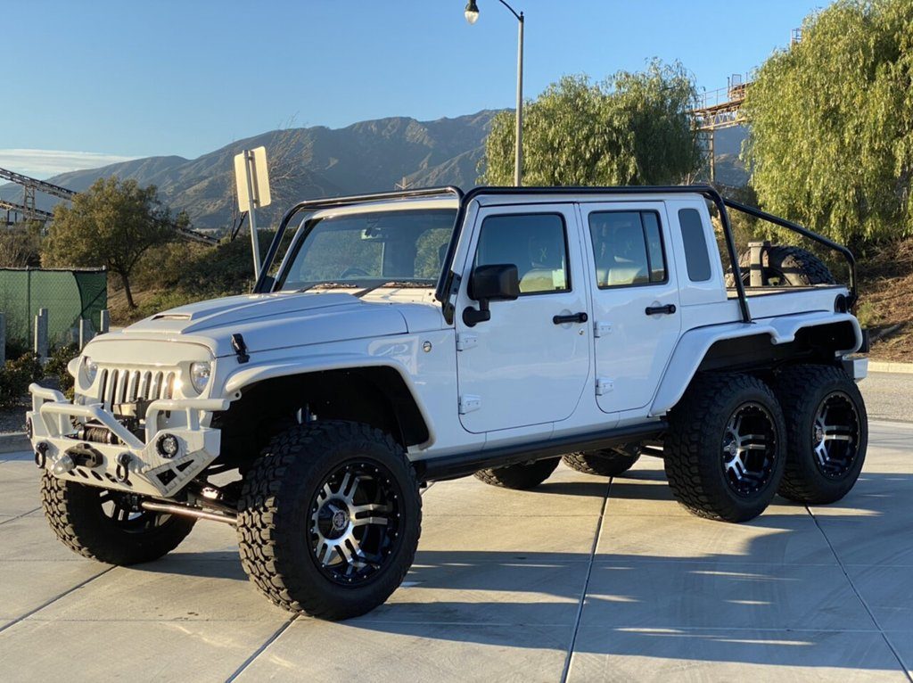 This Six-Wheeled Jeep Wrangler Is All About Show, But It’ll Still Cost ...