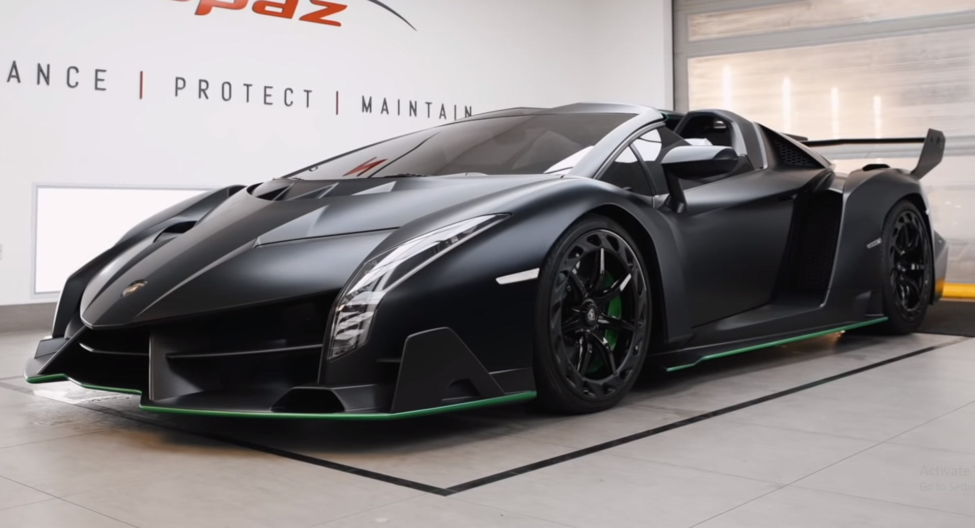 Watch This Amazing Lamborghini Veneno Roadster Get Detailed To Perfection Carscoops