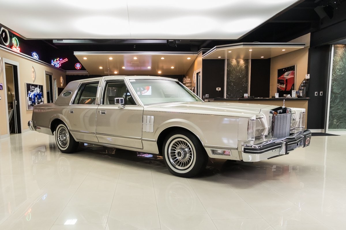 This Lincoln Continental Was Bought Brand New In 1980 And Mostly Stored For 40 Years After Just 1 500 Miles Carscoops