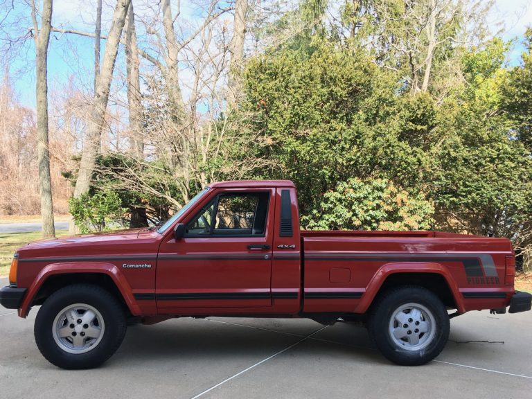 1989 Jeep Comanche Invites You To Be A Pioneer, Not A Gladiator | Carscoops