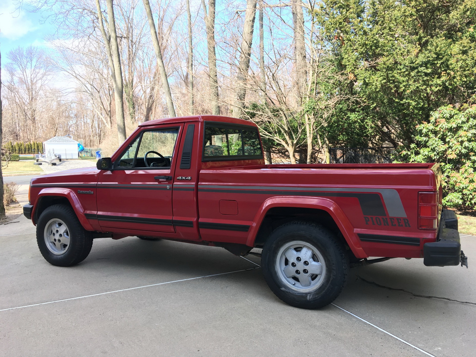 1989 Jeep Comanche Invites You To Be A Pioneer, Not A Gladiator | Carscoops