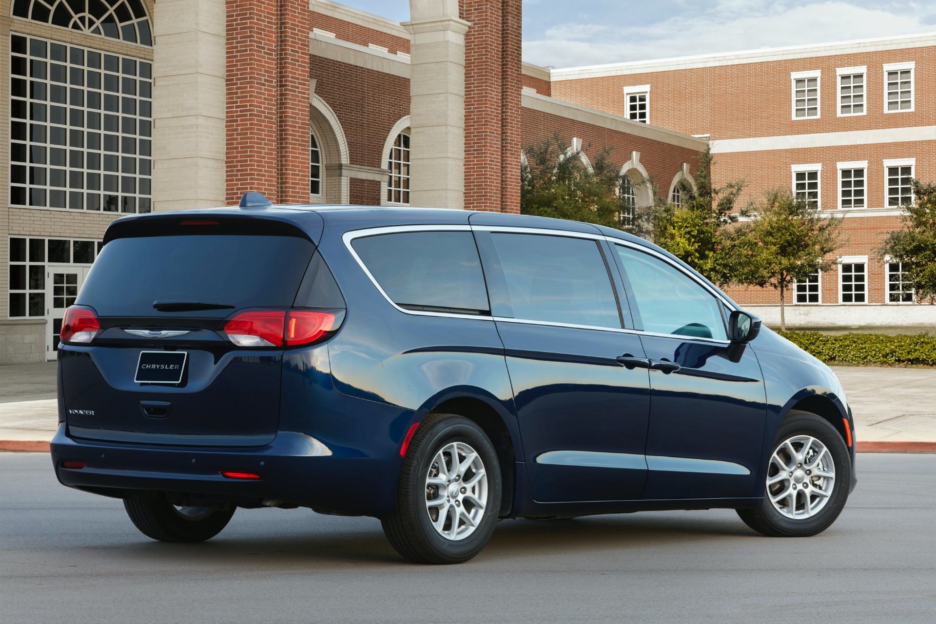The 2021 Chrysler Voyager Wont Be Getting The Pacificas Facelift