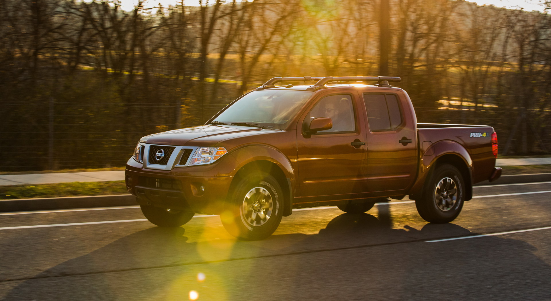 2020 Nissan Frontier Keeps Last Year's Looks, Gets Next Year's 3.8L V6