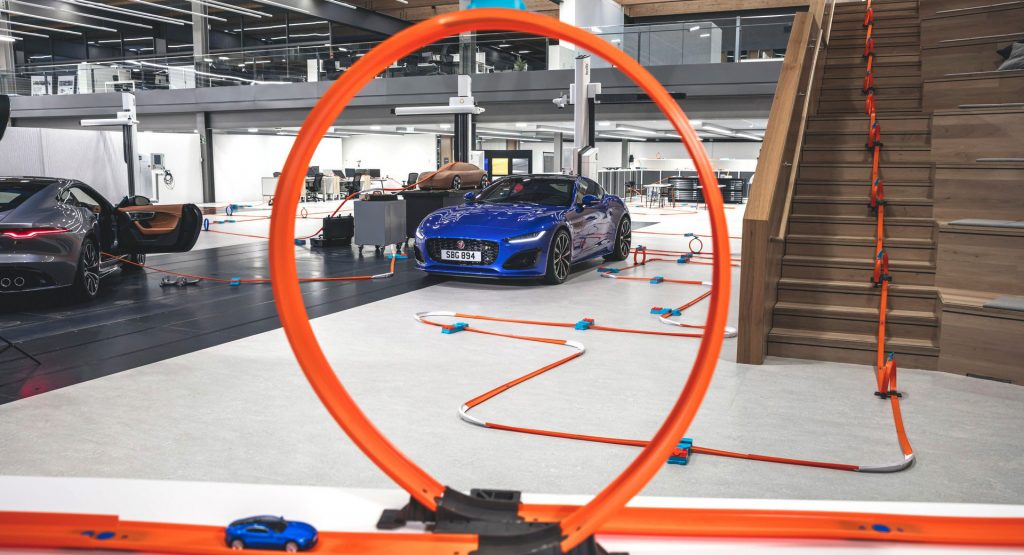  Hot Wheels And Jaguar Set A 70 Foot Long Toy Car Track At Chicago