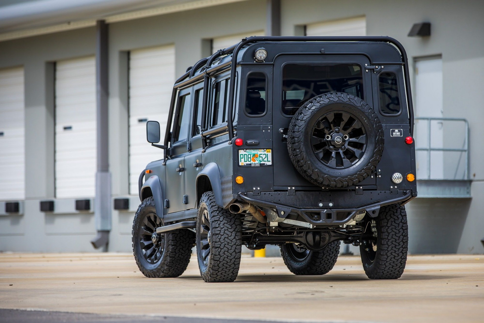 Land Rover Defender 2020 off Road