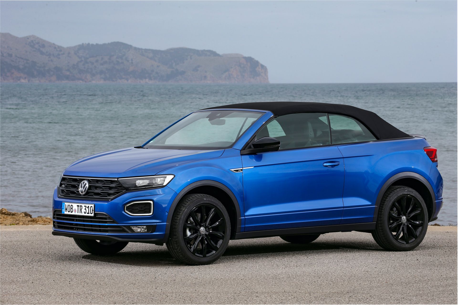 VW T-Roc Cabriolet: High-Riding Golf Convertible Successor Overexposed ...