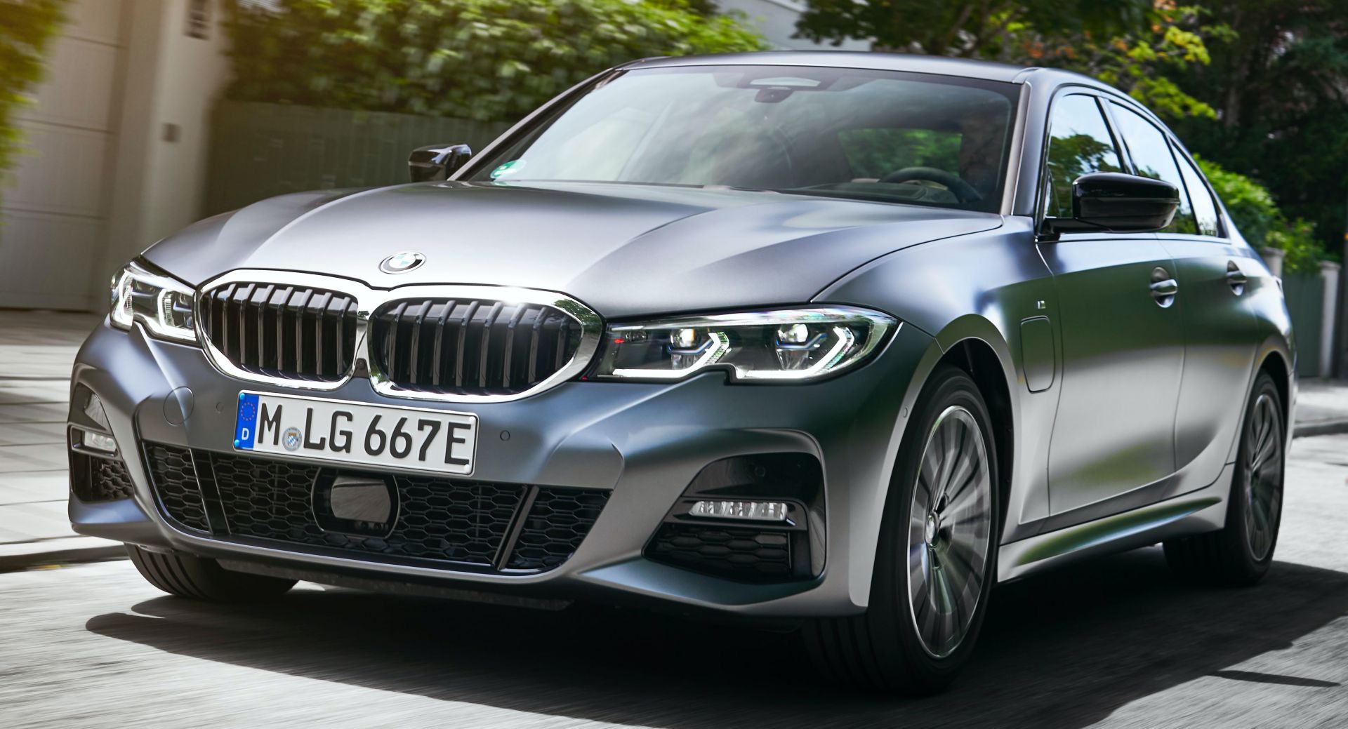 Is It Worth It? BMW 330e Plug-In Hybrid Cost You $3.8k More Than The | Carscoops
