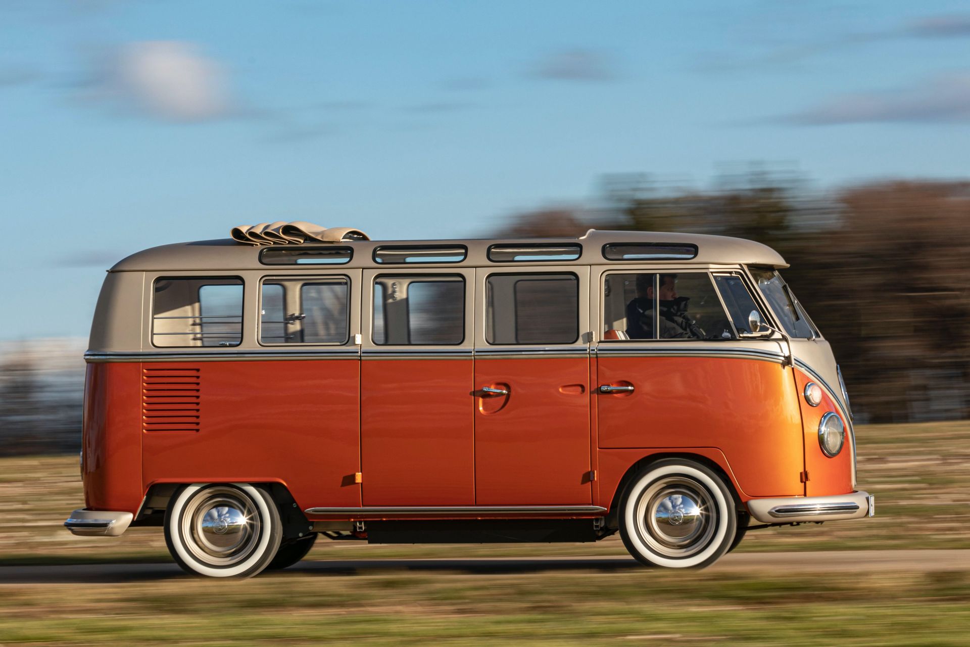 stormloop Levering vaas VW e-Bulli Is A 1966 T1 'Samba Bus' Restomod Gone Electric, Costs $70k |  Carscoops