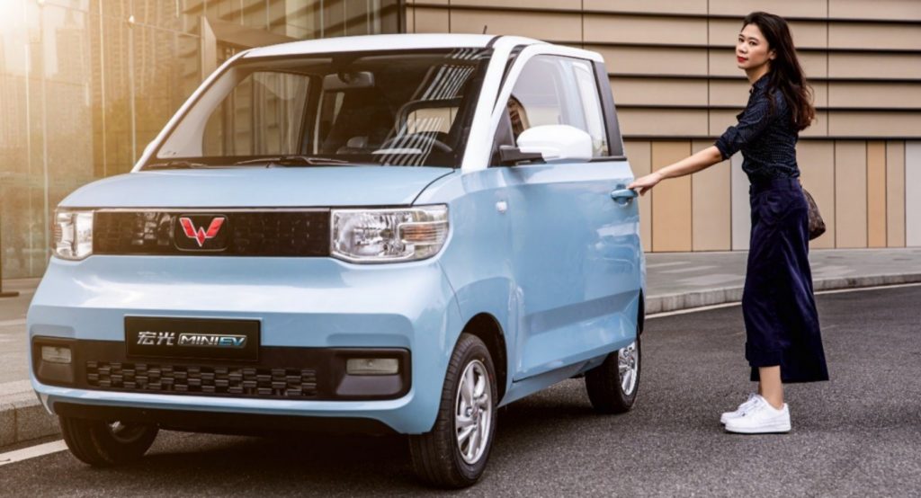 https://www.carscoops.com/wp-content/uploads/2020/03/Wuling-Hongguang-Mini-EV-0-1024x554.jpg