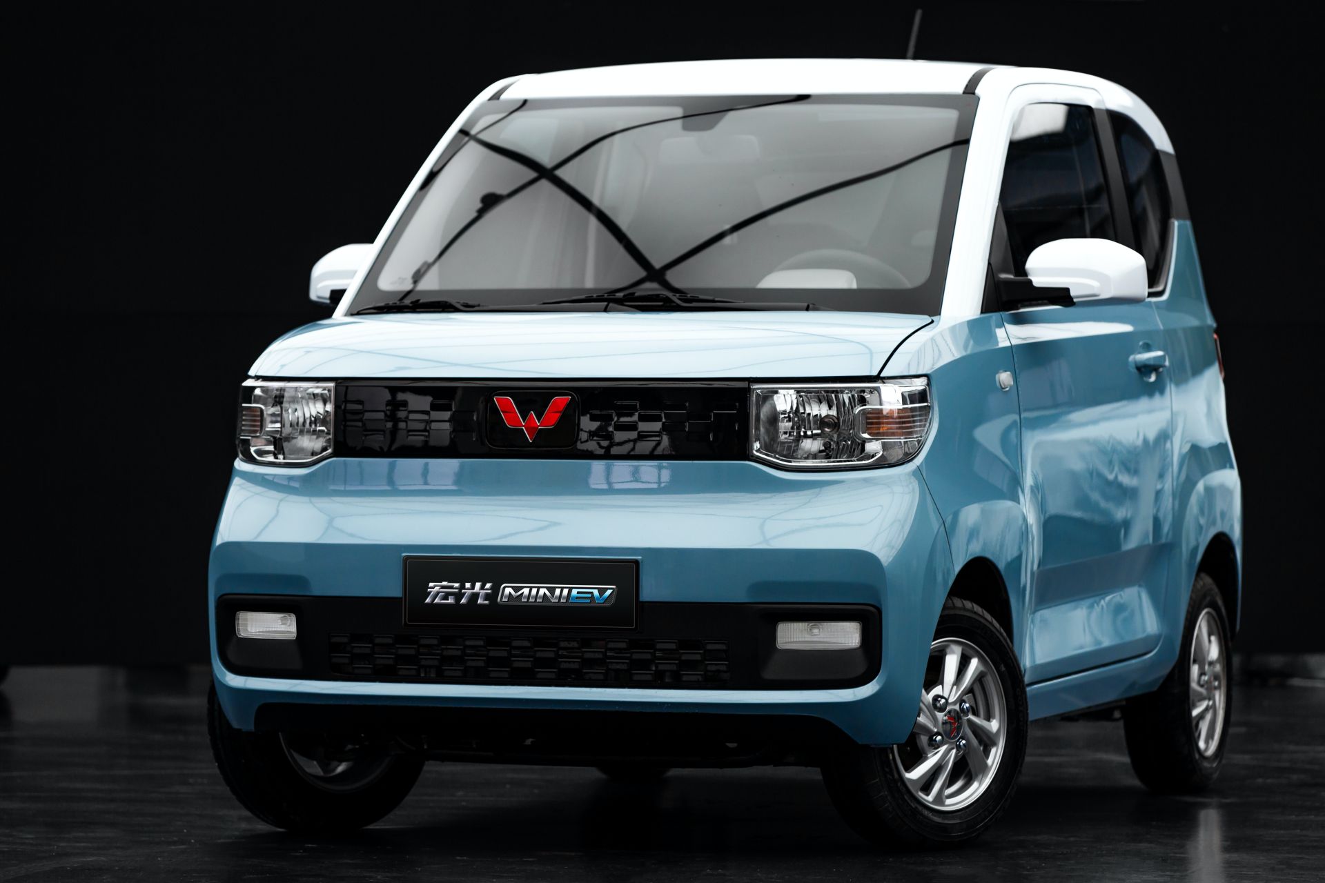 Here’s How Four People Will Fit Inside GM�s Super Tiny 114 in. Wuling