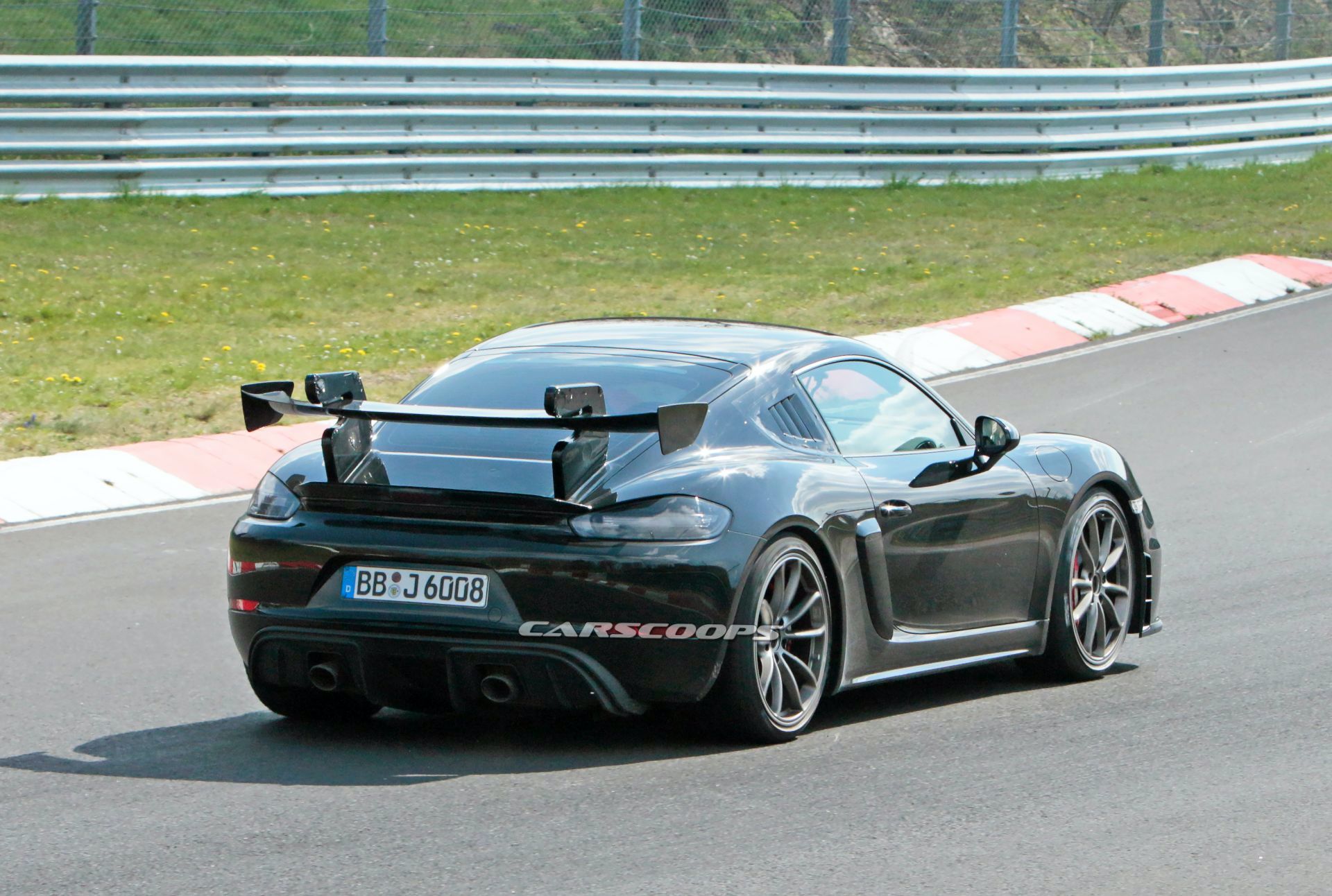 2021 porsche 718 cayman gt4 rs returns to nürburgring for