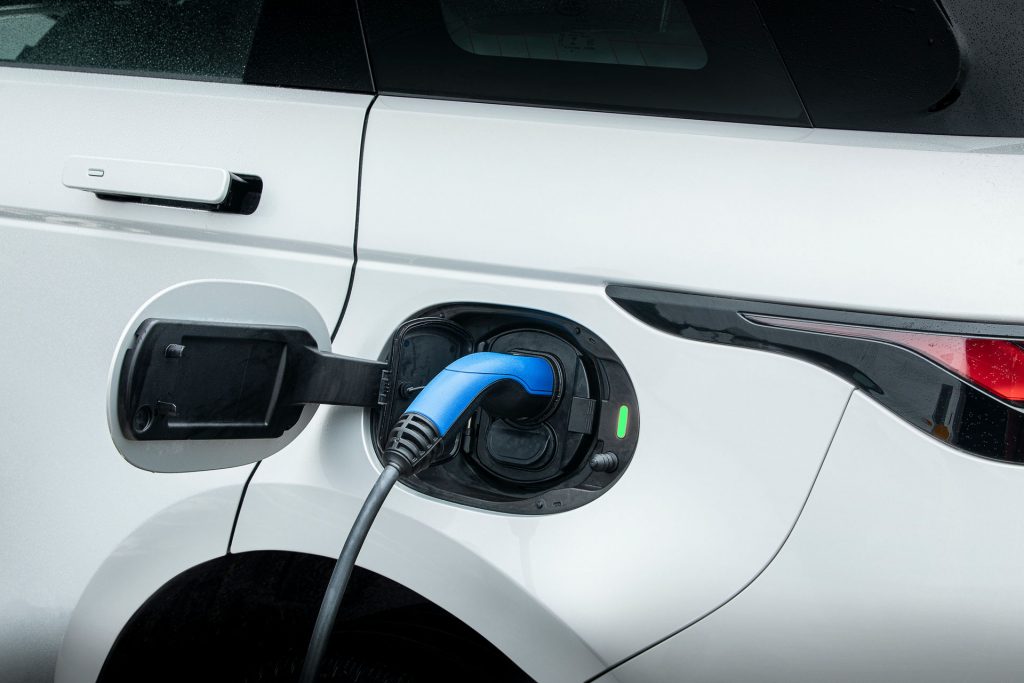 Land Rover Debuts 1.5L 3-Cylinder Plug-in Hybrid Evoque And Discovery ...
