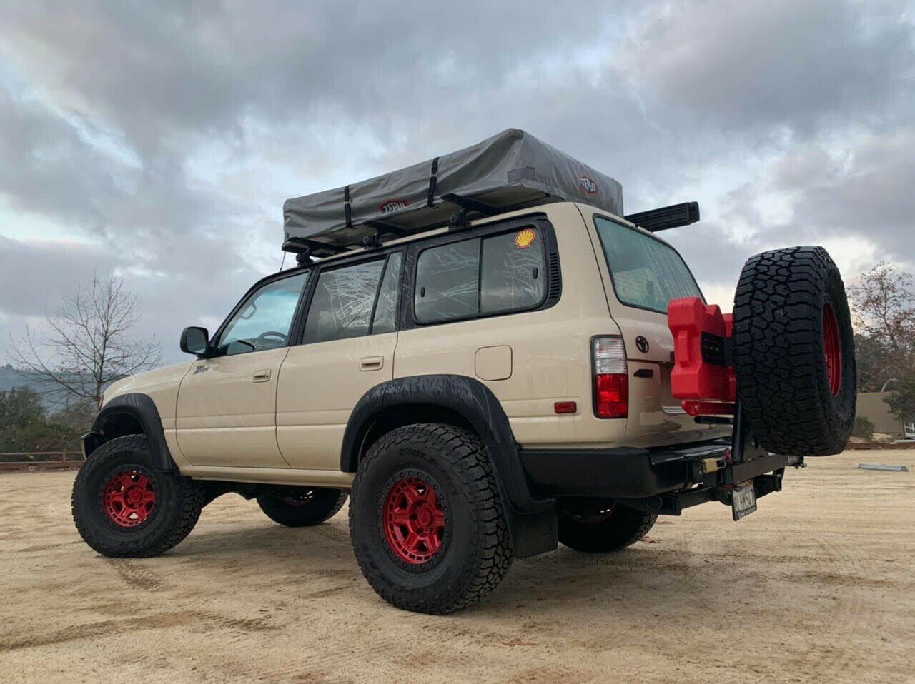 Go Live Under A Rock With This Tjin Edition 1994 Toyota Land Cruiser ...