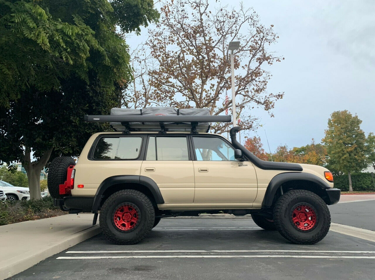 Go Live Under A Rock With This Tjin Edition 1994 Toyota Land Cruiser ...