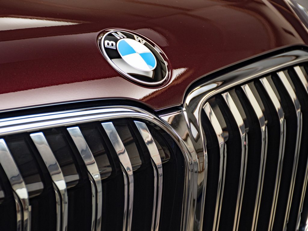 2020 BMW 750Li Tries To Look Dashing In Royal Burgundy Red | Carscoops