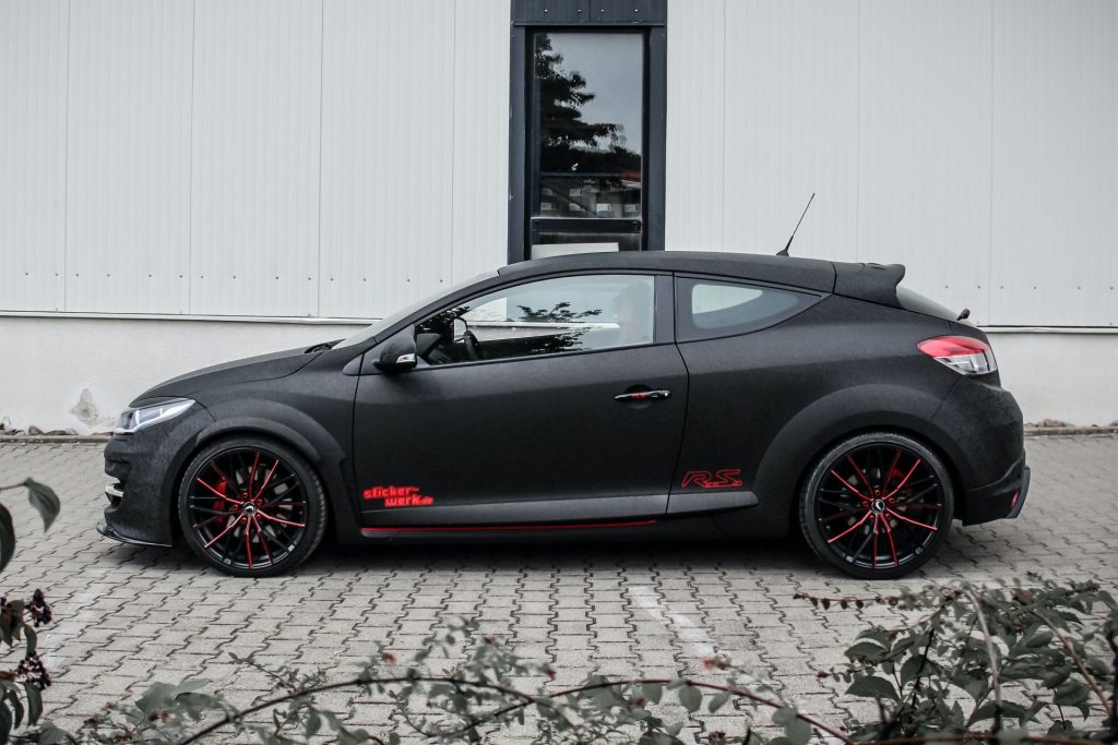 Older Renault Megane RS Coupe Is High On Psychedelic Color Shifting ...