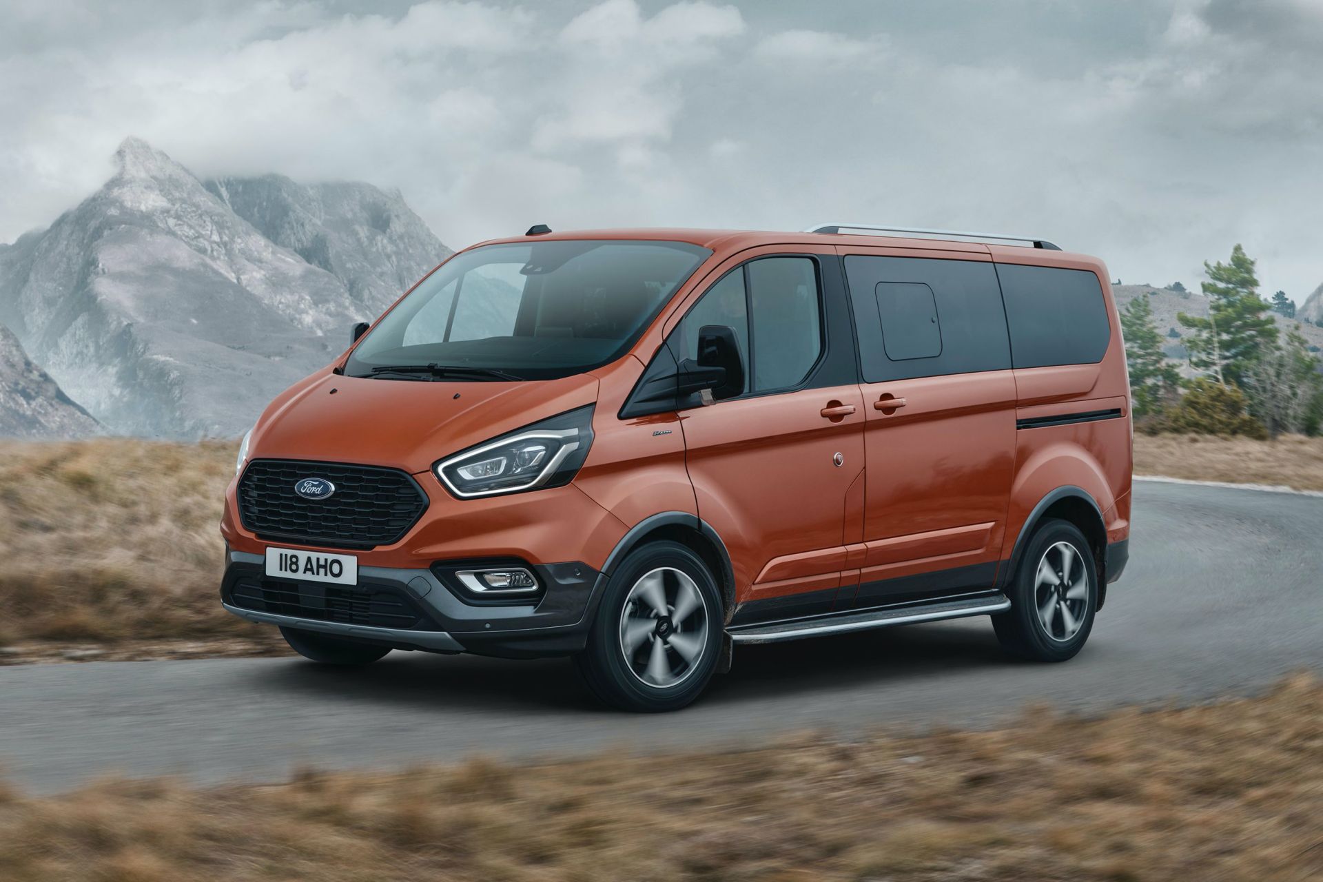 Neerwaarts Fictief charme Ford Transit And Tourneo Vans Get SUV-ified With New Trail and Active  Models In Europe | Carscoops