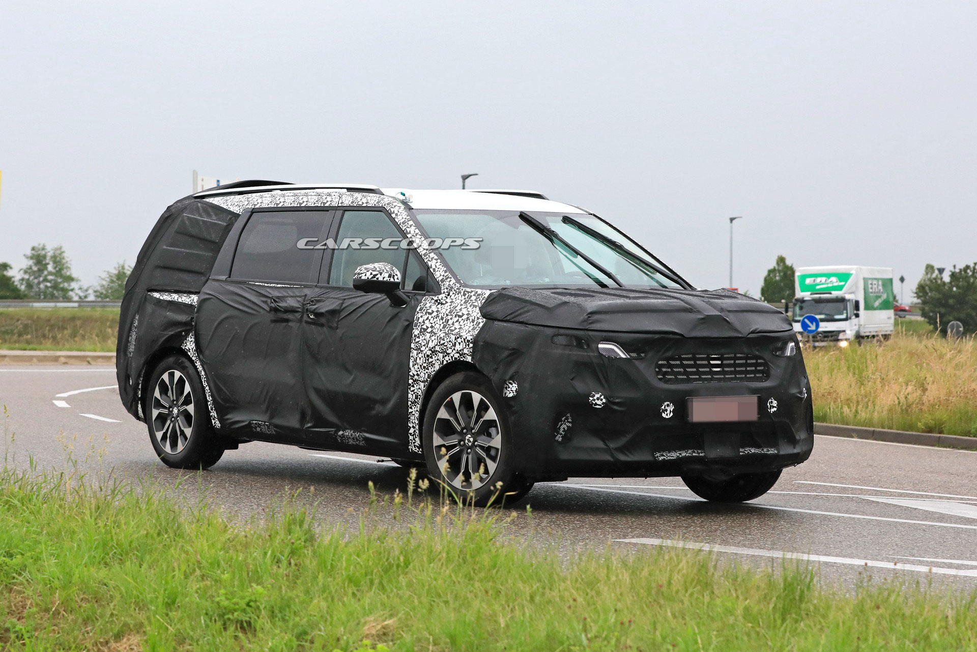 fourthgen kia carnival  sedona minivan previewed with