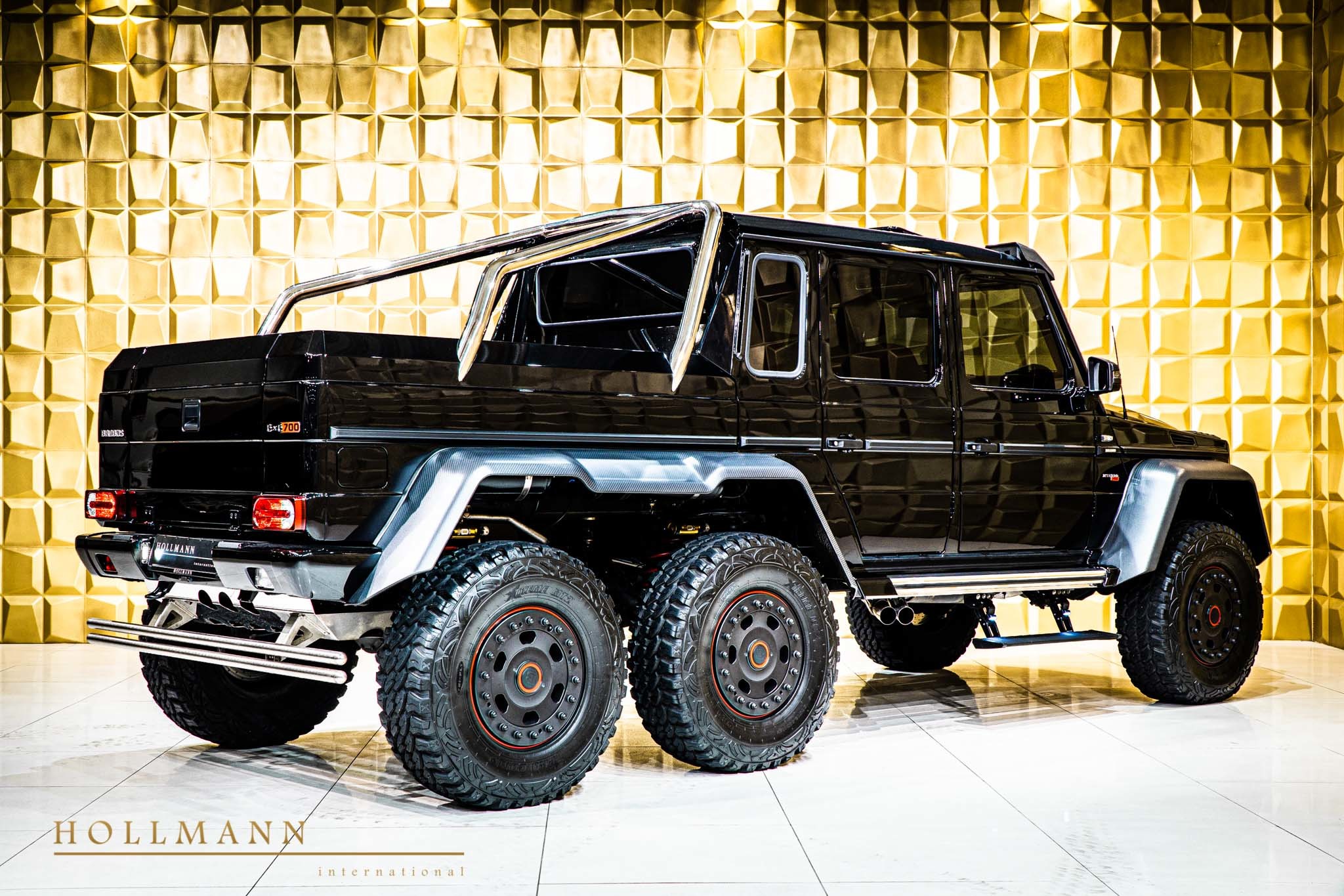 Mercedes Benz G63 Amg 6x6 By Brabus Has 700 Hp 1 Million Price Tag Carscoops