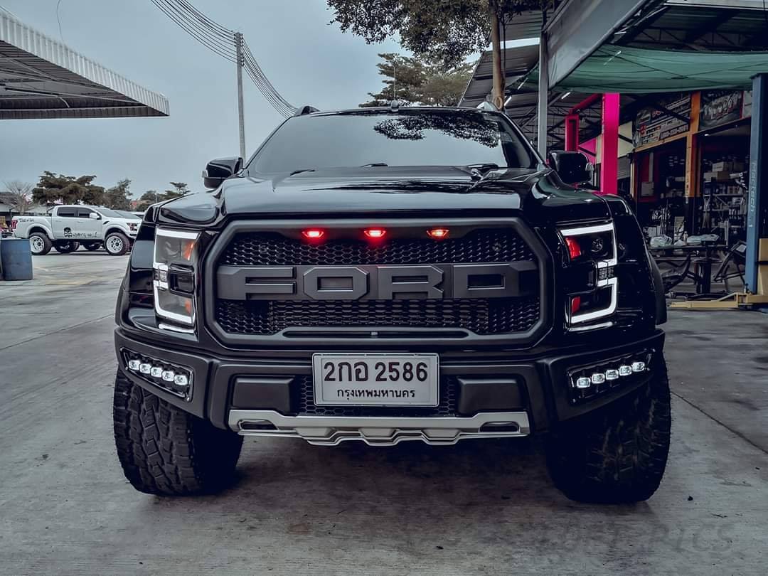 Thai Company Is Turning Ford Ranger Raptors Into F 150 Raptor Lookalikes Carscoops