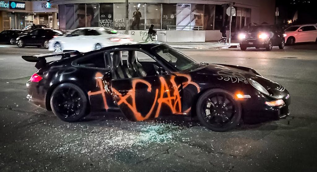  Looters Vandalize And Wreck Porsche 911 GT3 RS In Los Angeles