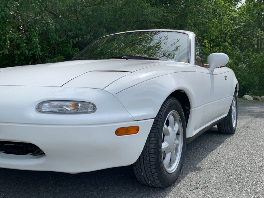 Hurry Up And Bid On This 15k Mile 1993 Mazda MX-5 Miata | Carscoops