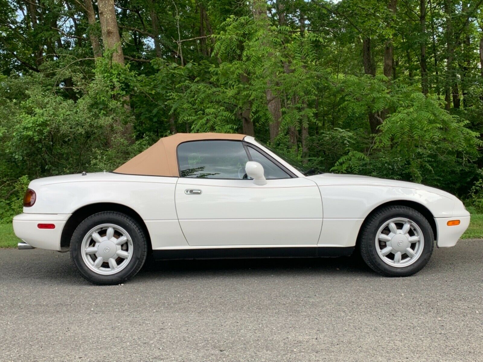 Hurry Up And Bid On This 15k Mile 1993 Mazda Mx-5 Miata 