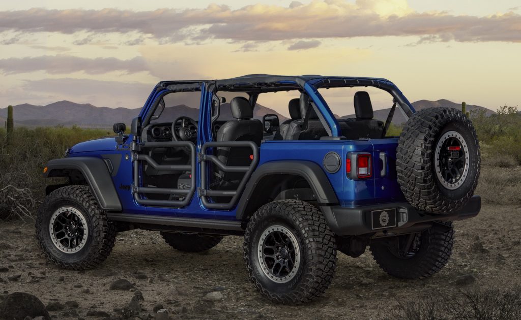 2021 Jeep Wrangler Getting Ready To Fight New Ford Bronco With Small ...