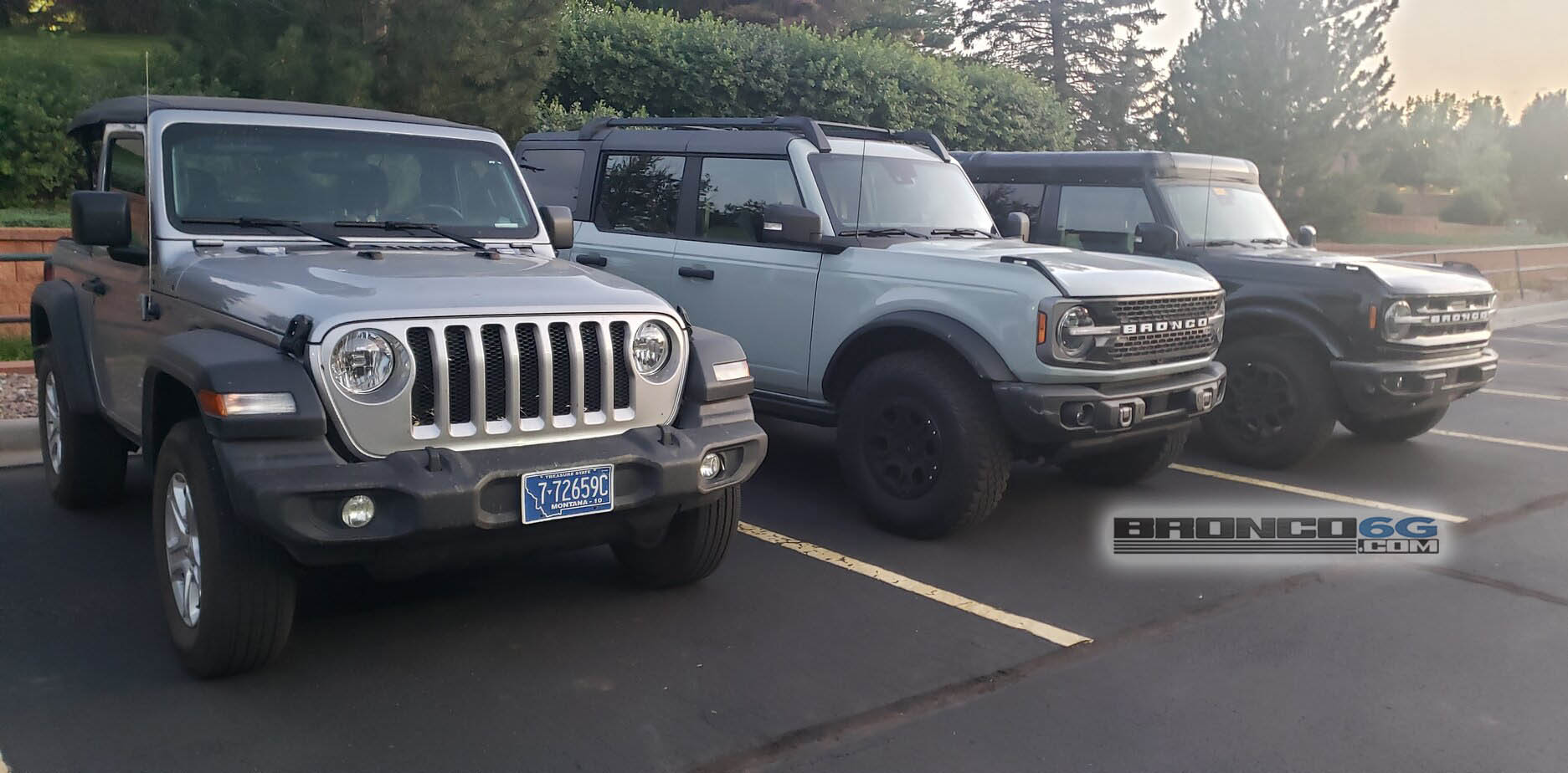 2021 ford bronco with sasquatch pack makes jeep wrangler