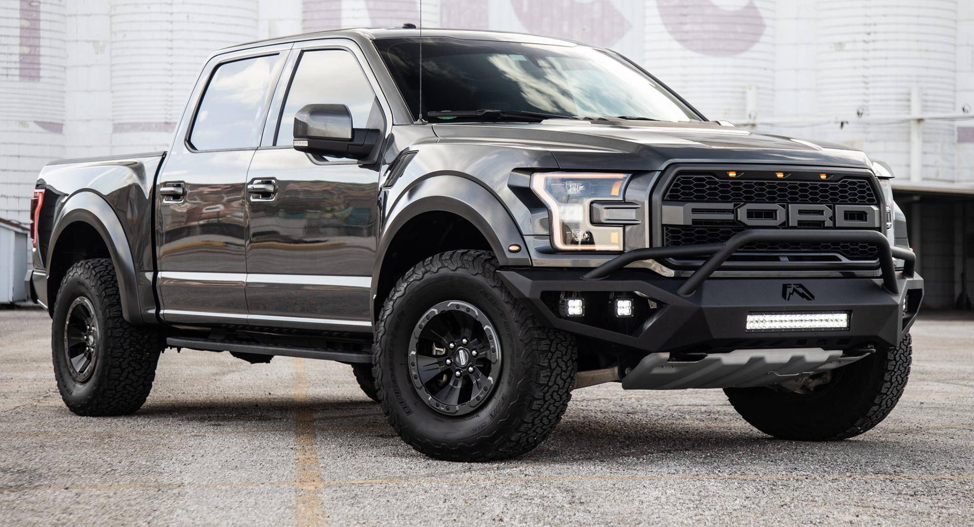 This 17 Hennessey F 150 Velociraptor 500 Certainly Makes A Statement Carscoops
