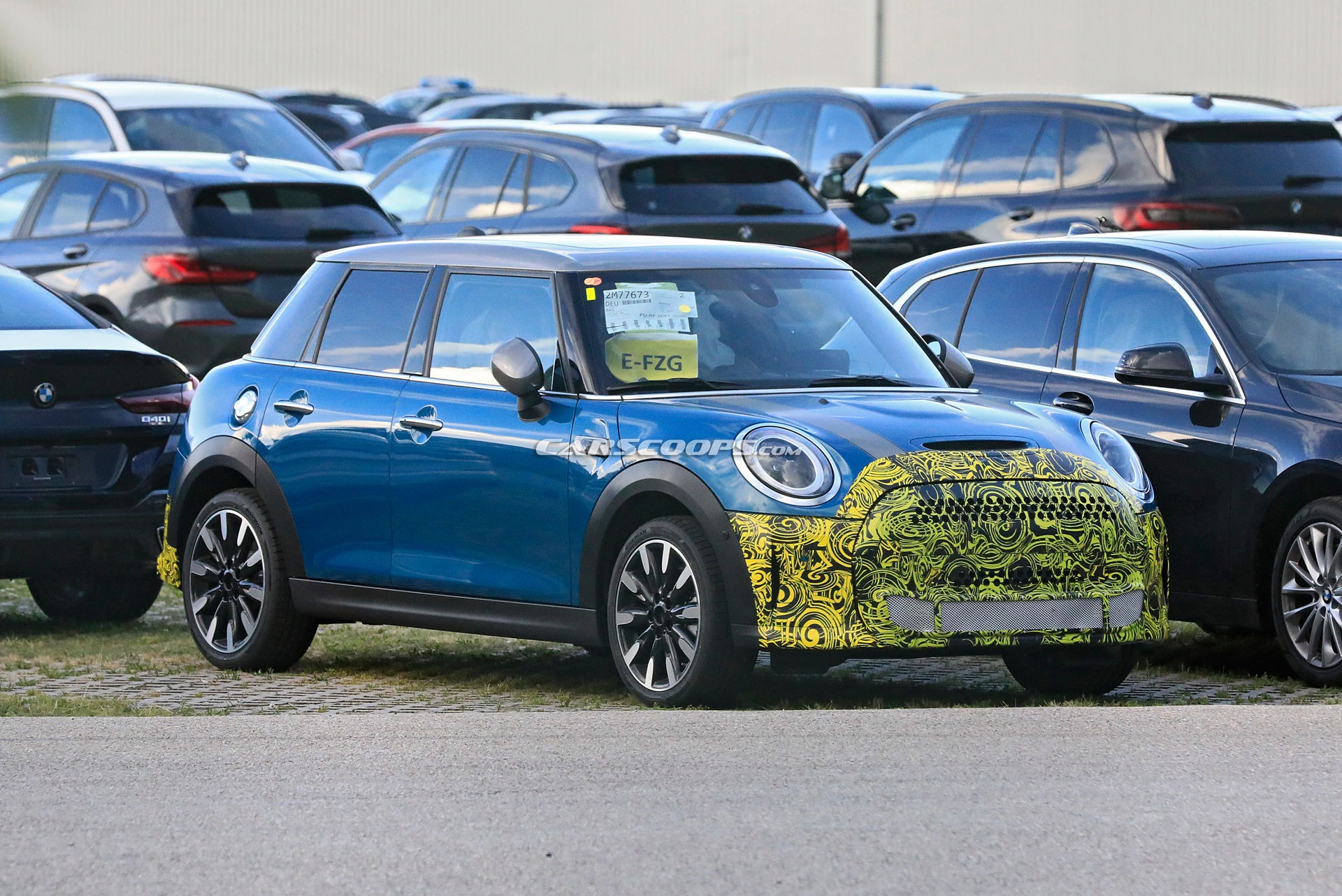 facelifted mini cooper s plug in hybrid looks very familiar carscoops facelifted mini cooper s plug in hybrid