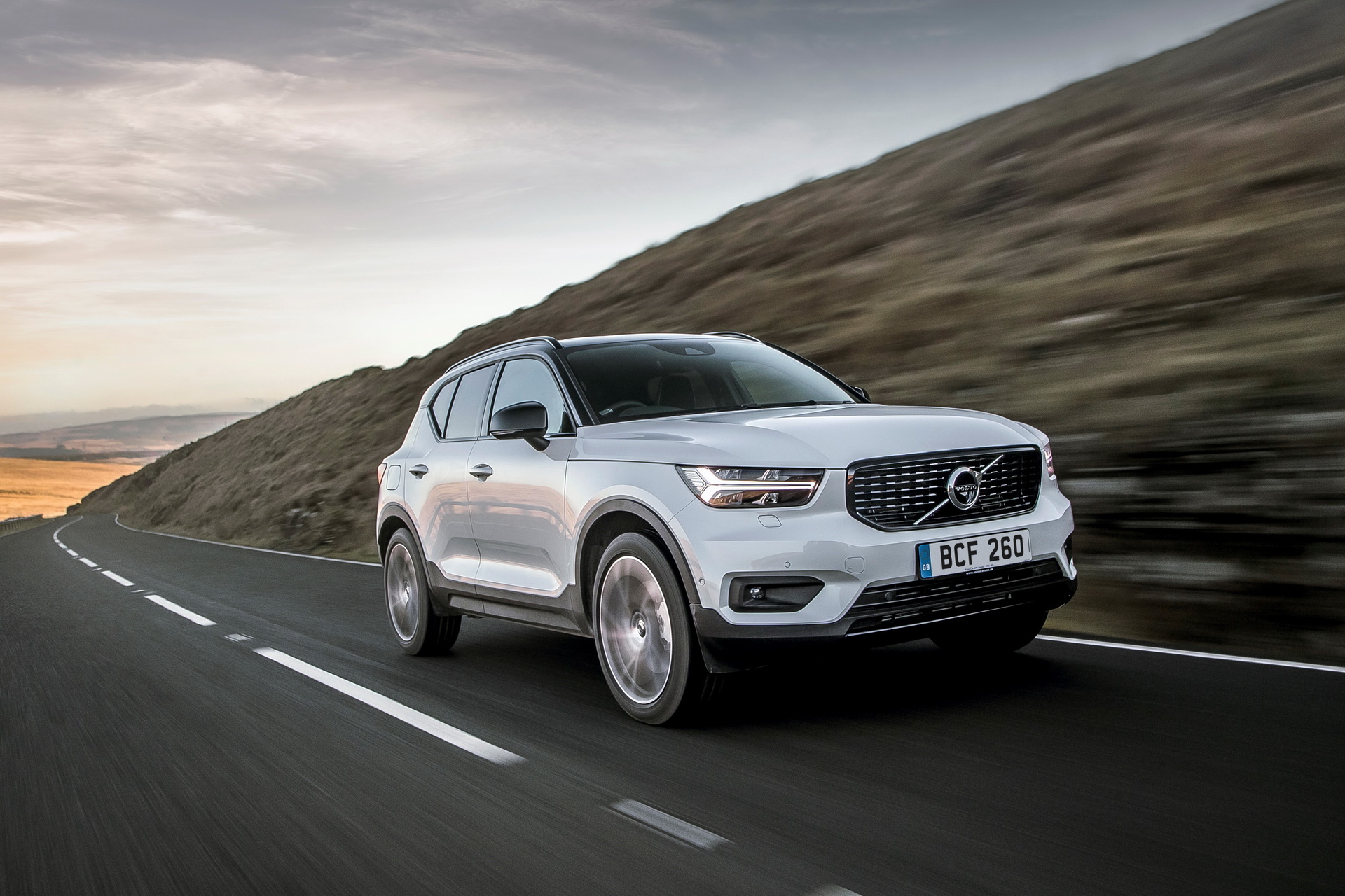 Volvo XC40 Gains Entry-Level T4 PHEV, Two Mild-Hybrid Powertrains