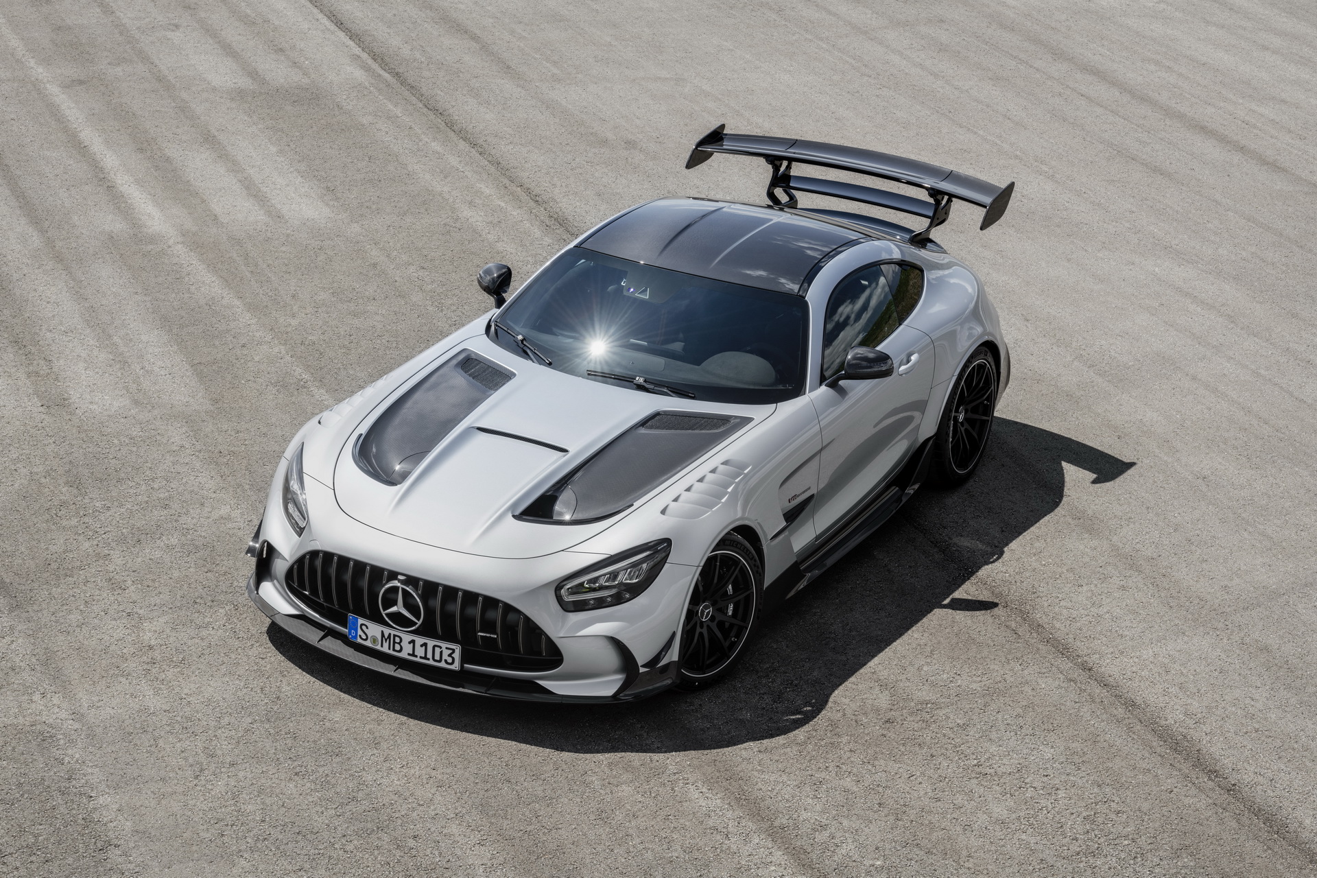 2021 mercedes-amg gt black series makes ferraris look