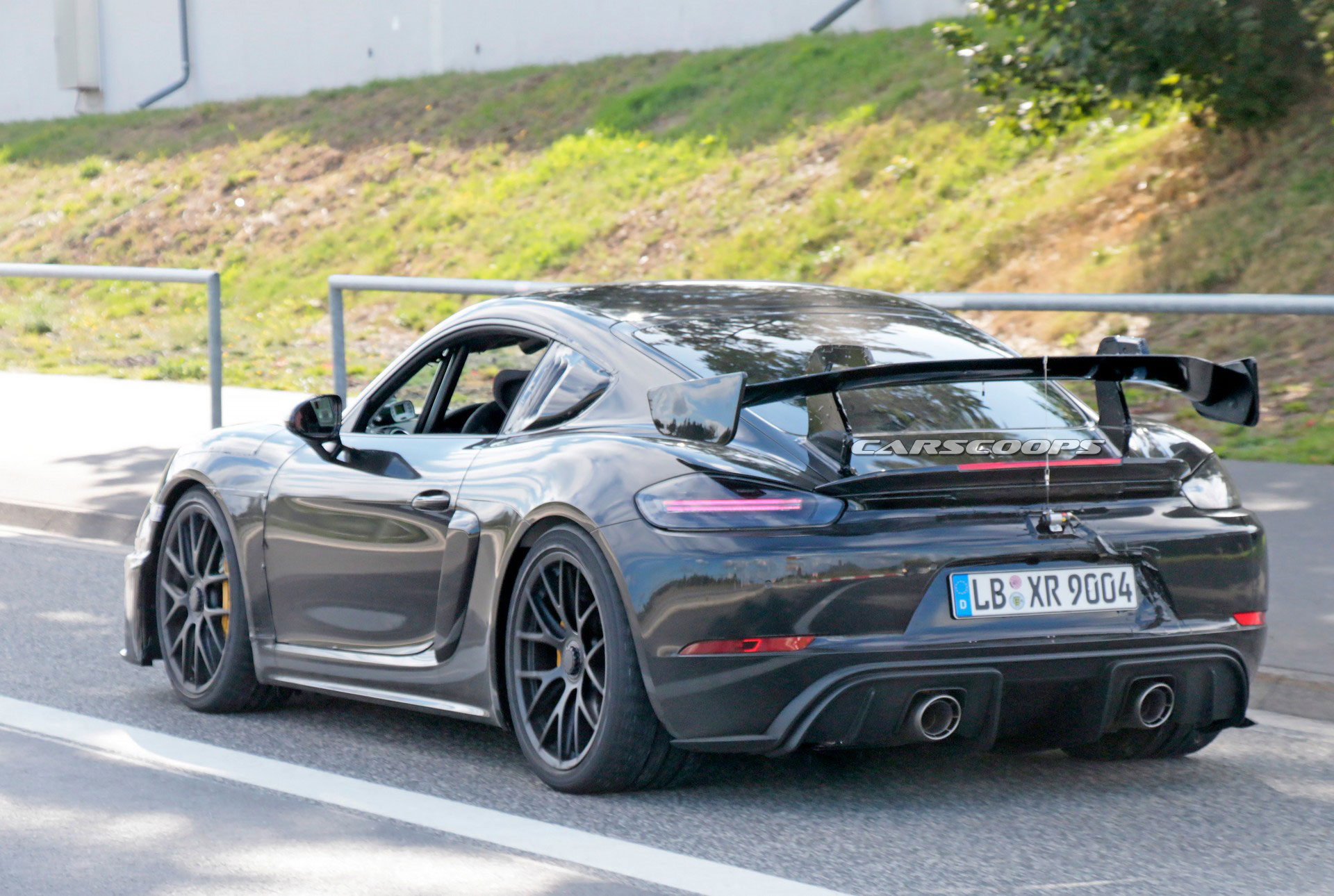 2021 Porsche 718 Cayman GT4 RS Looks Like The Ultimate Track Day Tool ...