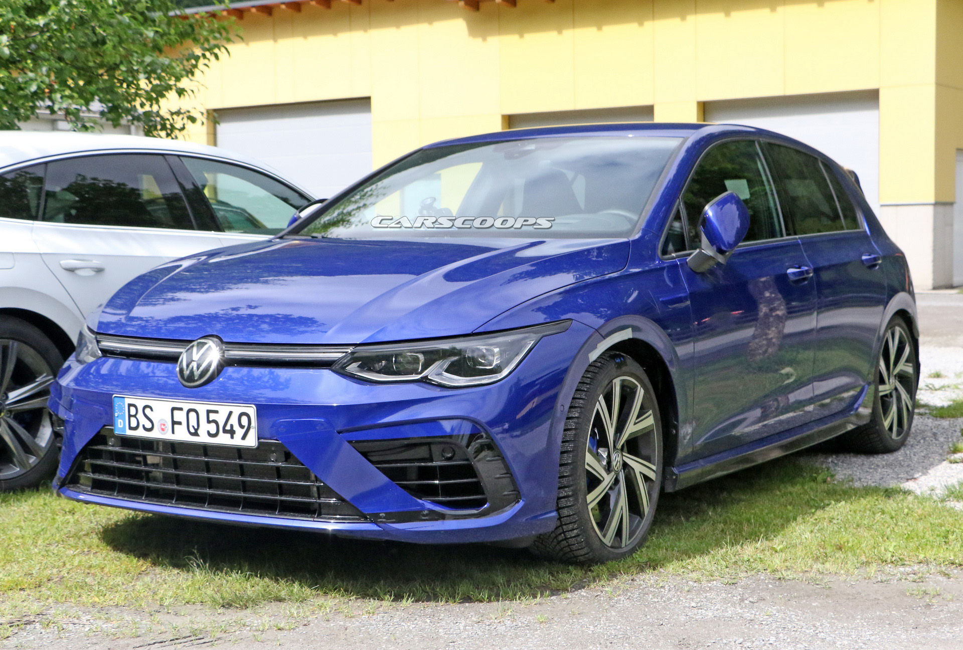 2021 VW Golf R Caught Undisguised, Hot Hatch Could Have Around 328 HP