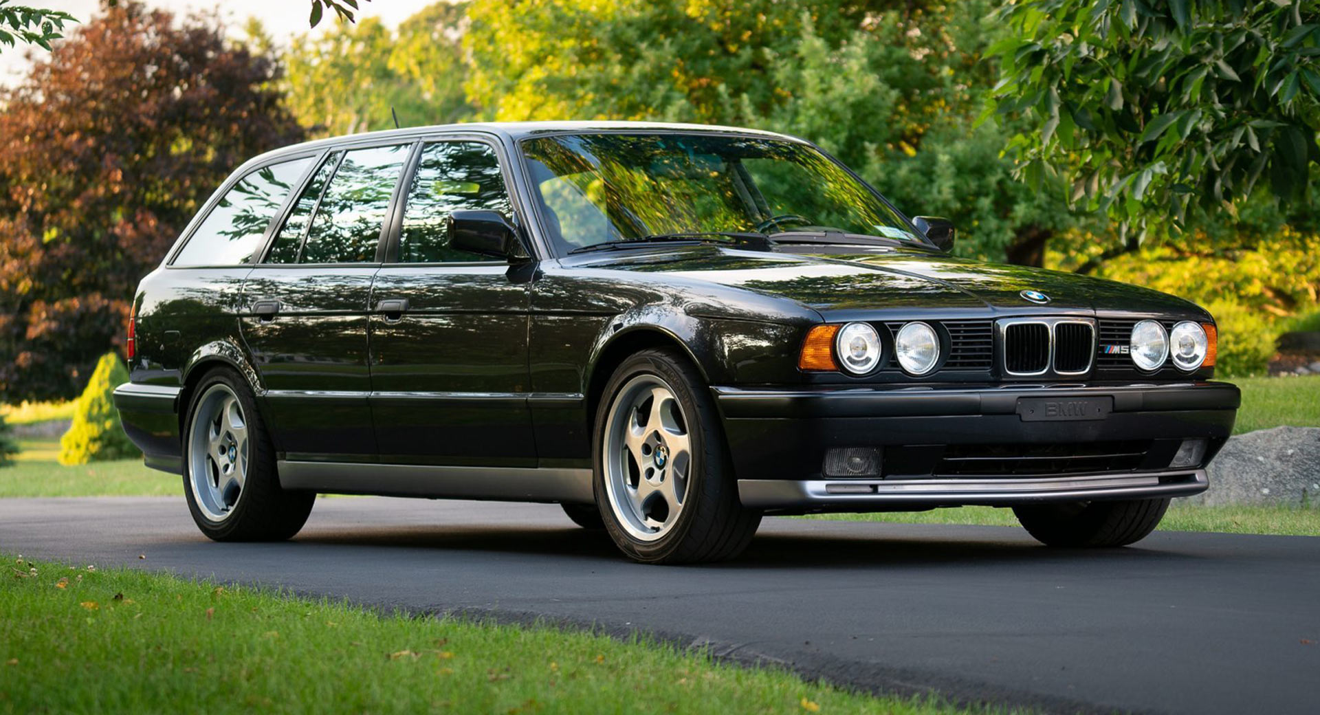 BMW E34 M5 Touring Is An Epic Family Car From The 1990s And It's For Sale  In The USA