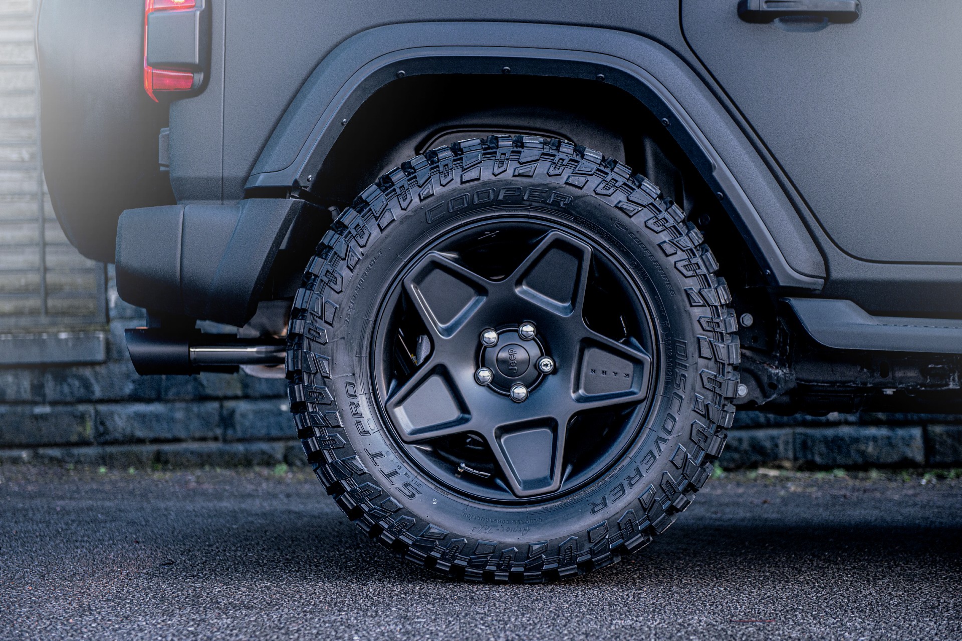 Kahn’s Tuned Jeep Wrangler Has A Military Angle And A Pretty Steep ...