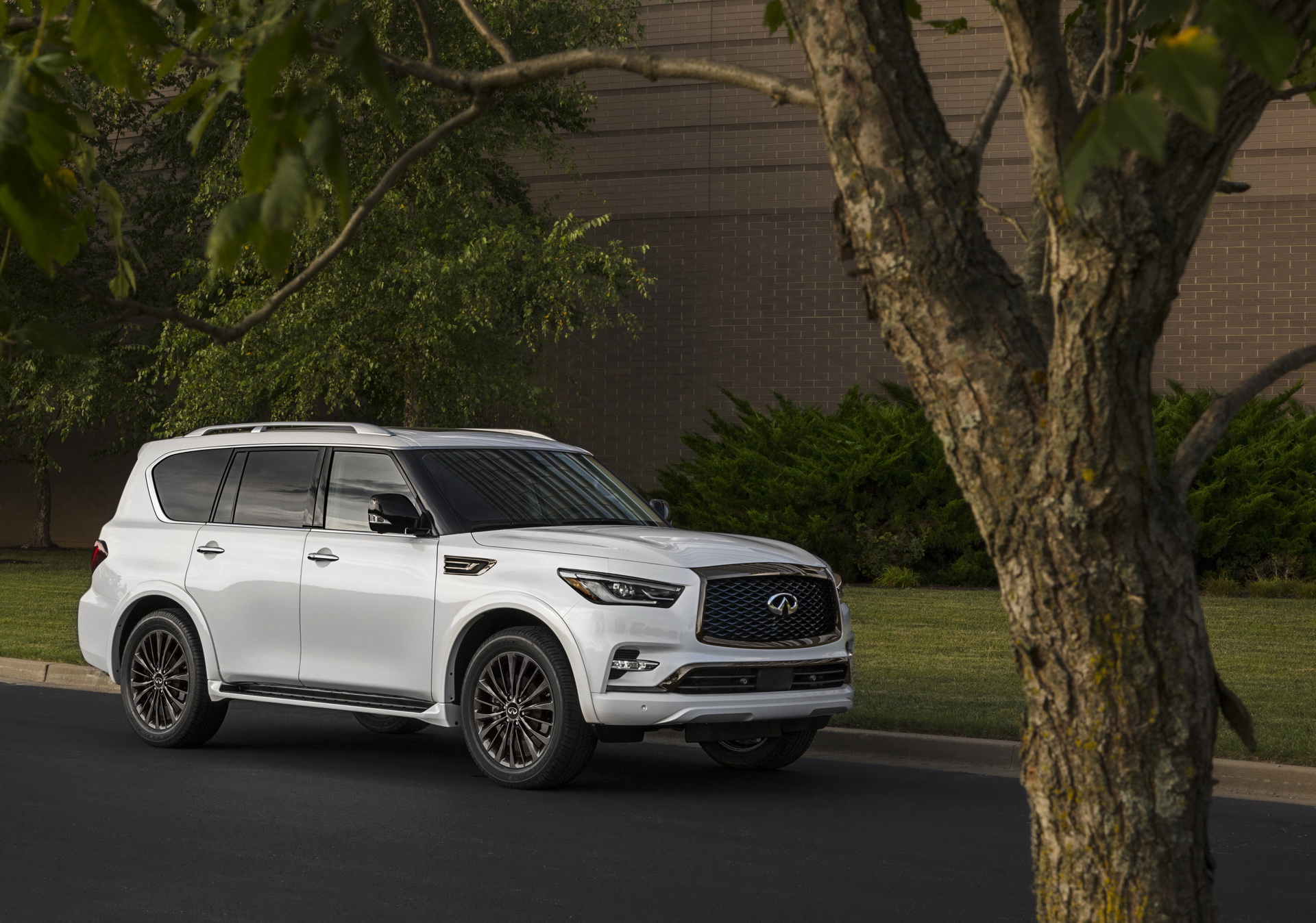 2021 Infiniti QX80 Gains Fresh Tech, New Grades And $69,050 Starting ...