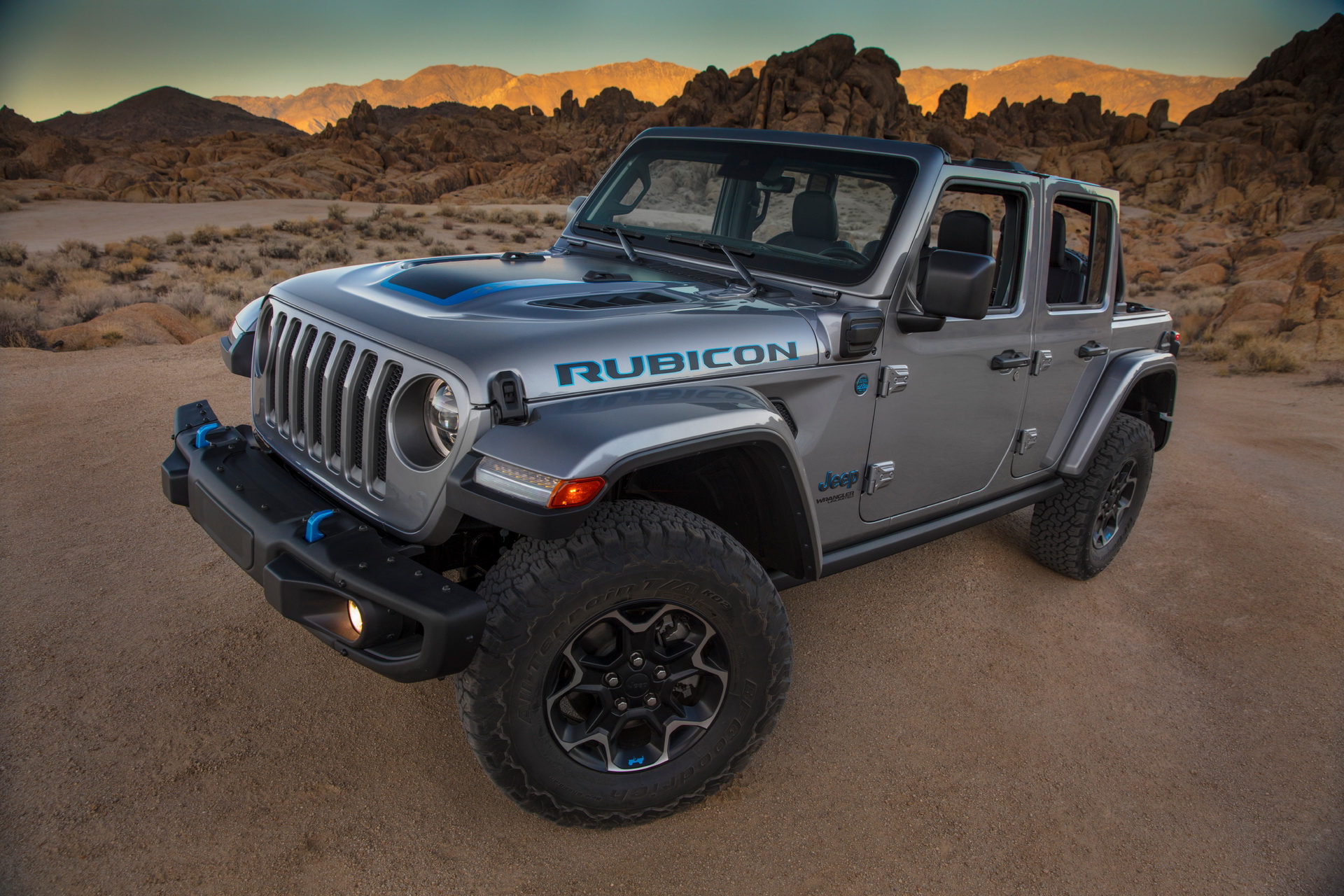 21 Jeep Wrangler 4xe Plugs Into The Heart Of The 4x4 Class With 375 Hp Carscoops