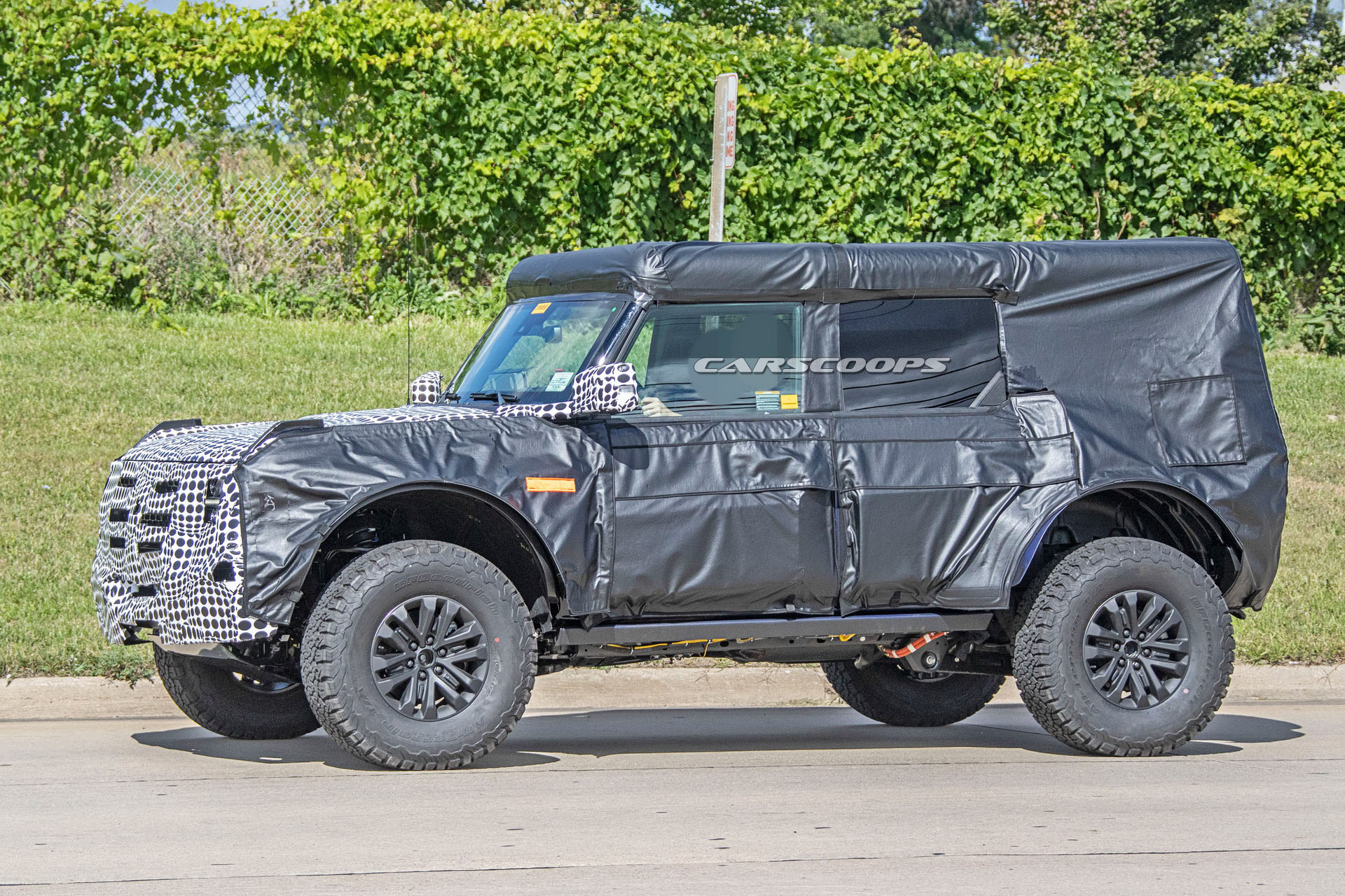 2021 Ford Bronco Warthog Prototype Spotted With Sasquatch Pack Tires ...