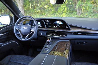 We Take A Hands On Look At The 2021 Cadillac Escalade’s Massive Curved ...