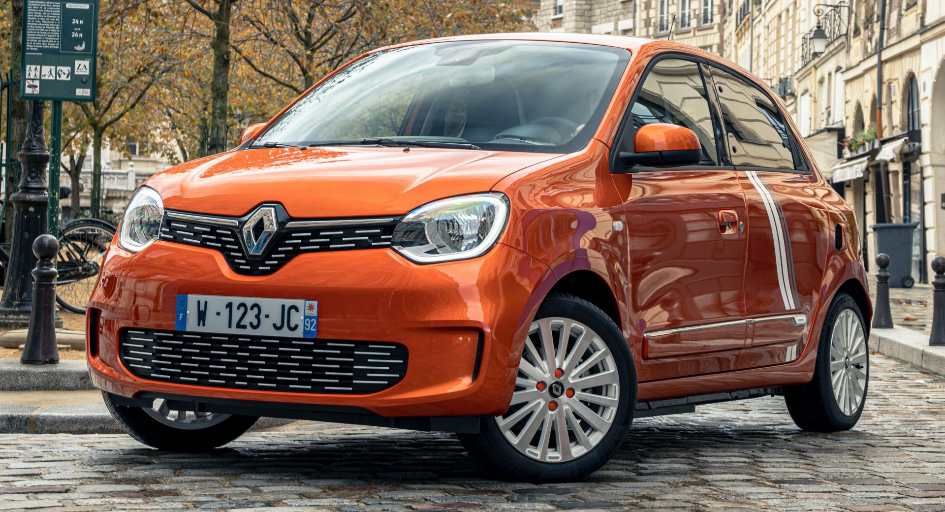https://www.carscoops.com/wp-content/uploads/2020/10/2021-Renault-Twingo-Electric-Vibes-special-edition-0.jpg