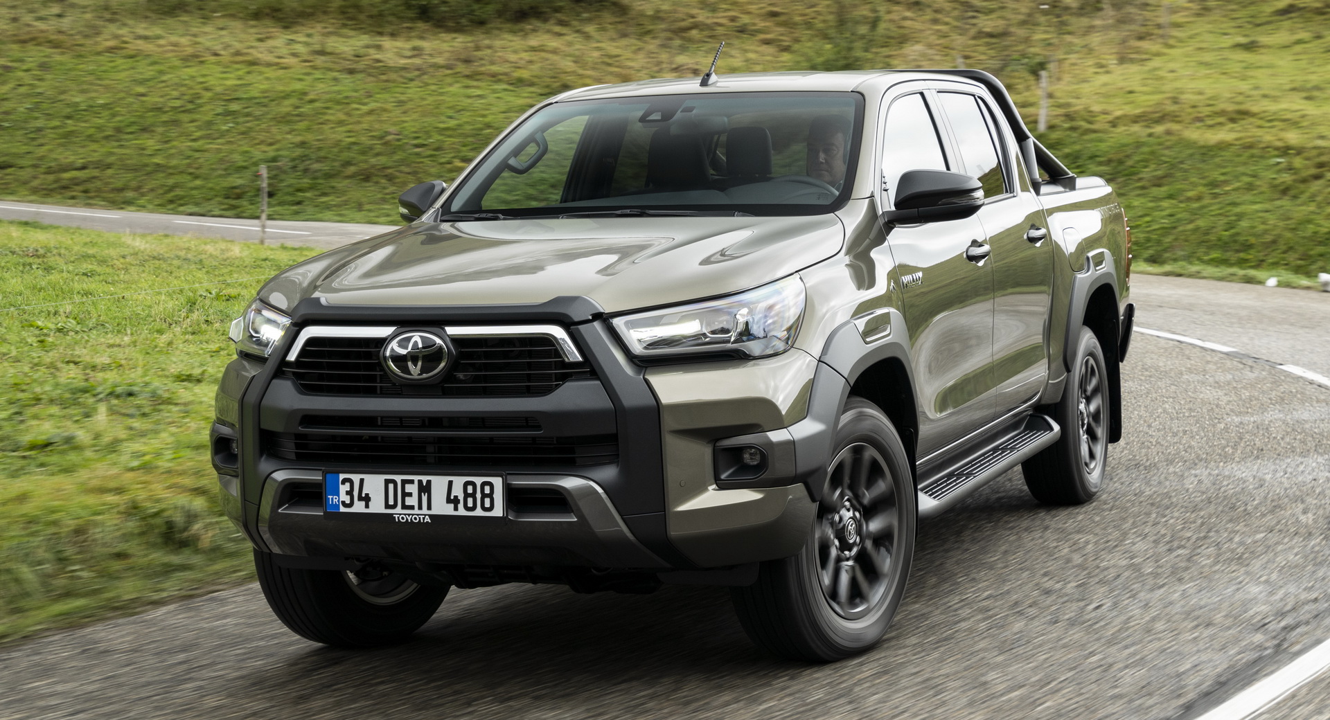 stap Zorg grote Oceaan Updated 2020 Toyota Hilux Reaches Europe With More Power, Improved Comfort  | Carscoops
