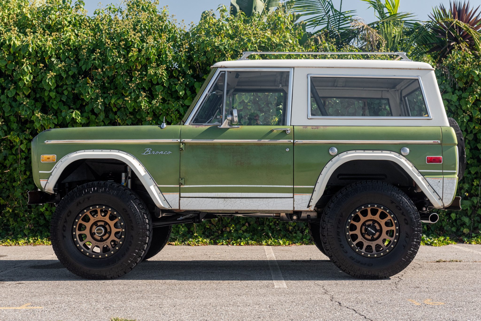 Ford bronco 1975