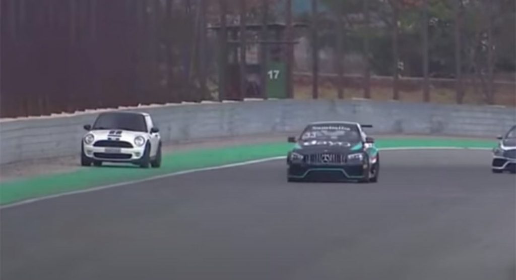  Watch This Woman Mistakenly Drive Her MINI Onto A Circuit During A Race