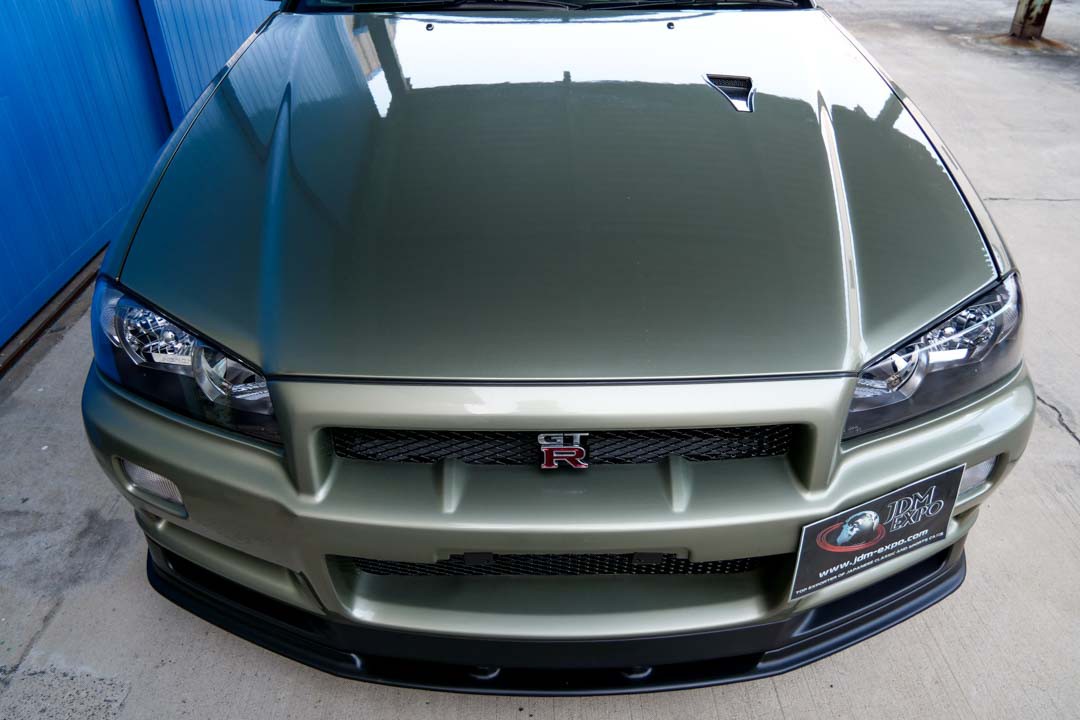 Very Low Mileage Nissan Skyline Gt R V Spec Ii Nur Goes For An Eye Watering 485 000 Carscoops