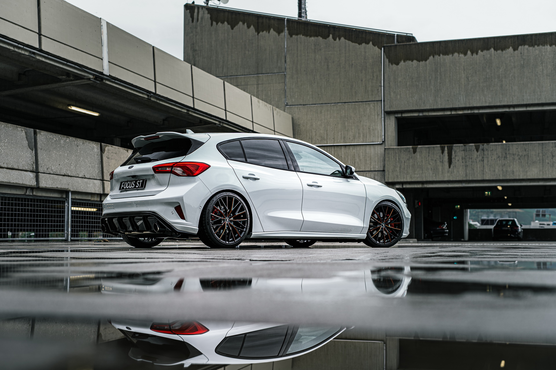 Tuned Ford Focus ST Goes For The Slammed Look, Do You Like It? | Carscoops