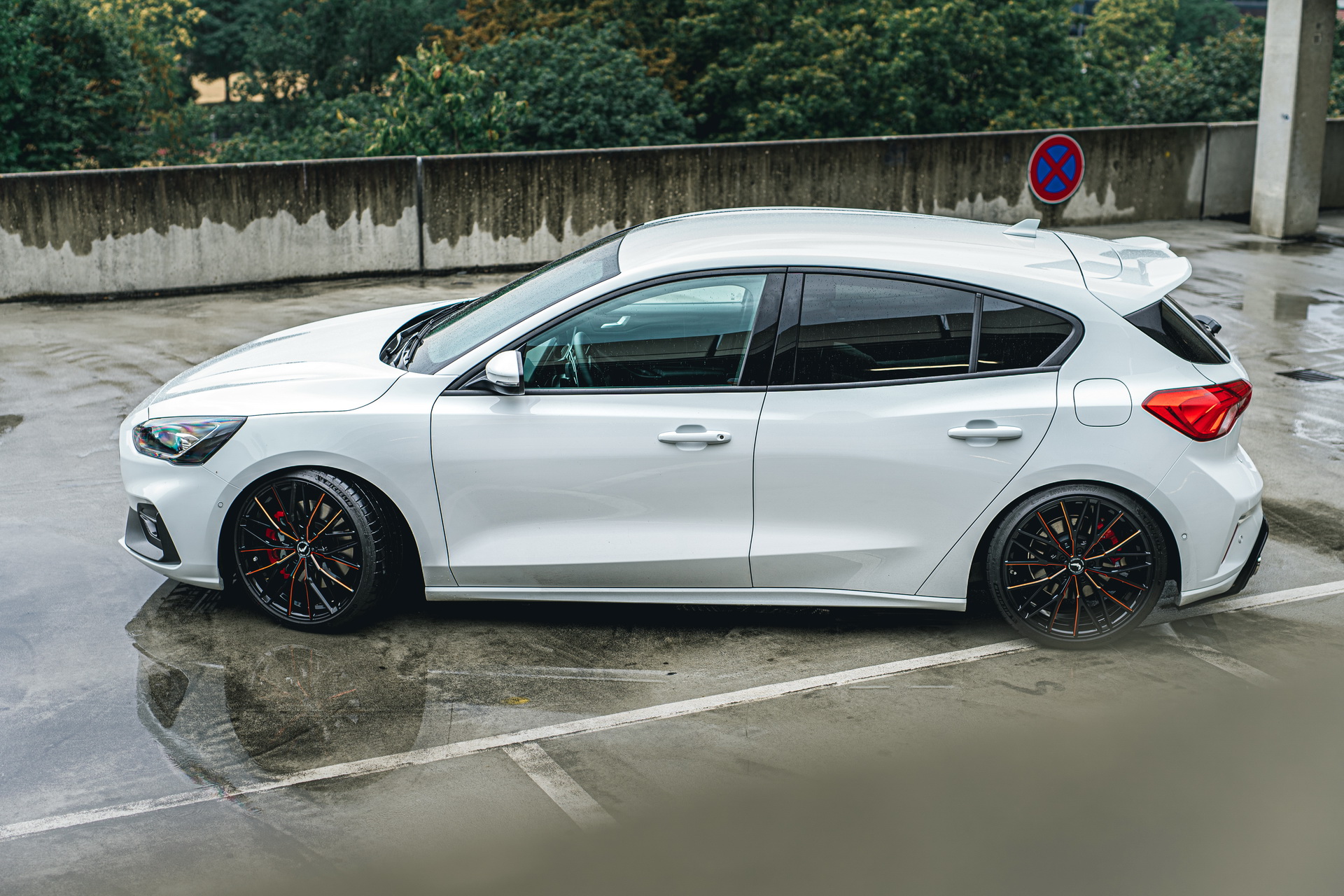 Tuned Ford Focus ST Goes For The Slammed Look, Do You Like It? | Carscoops