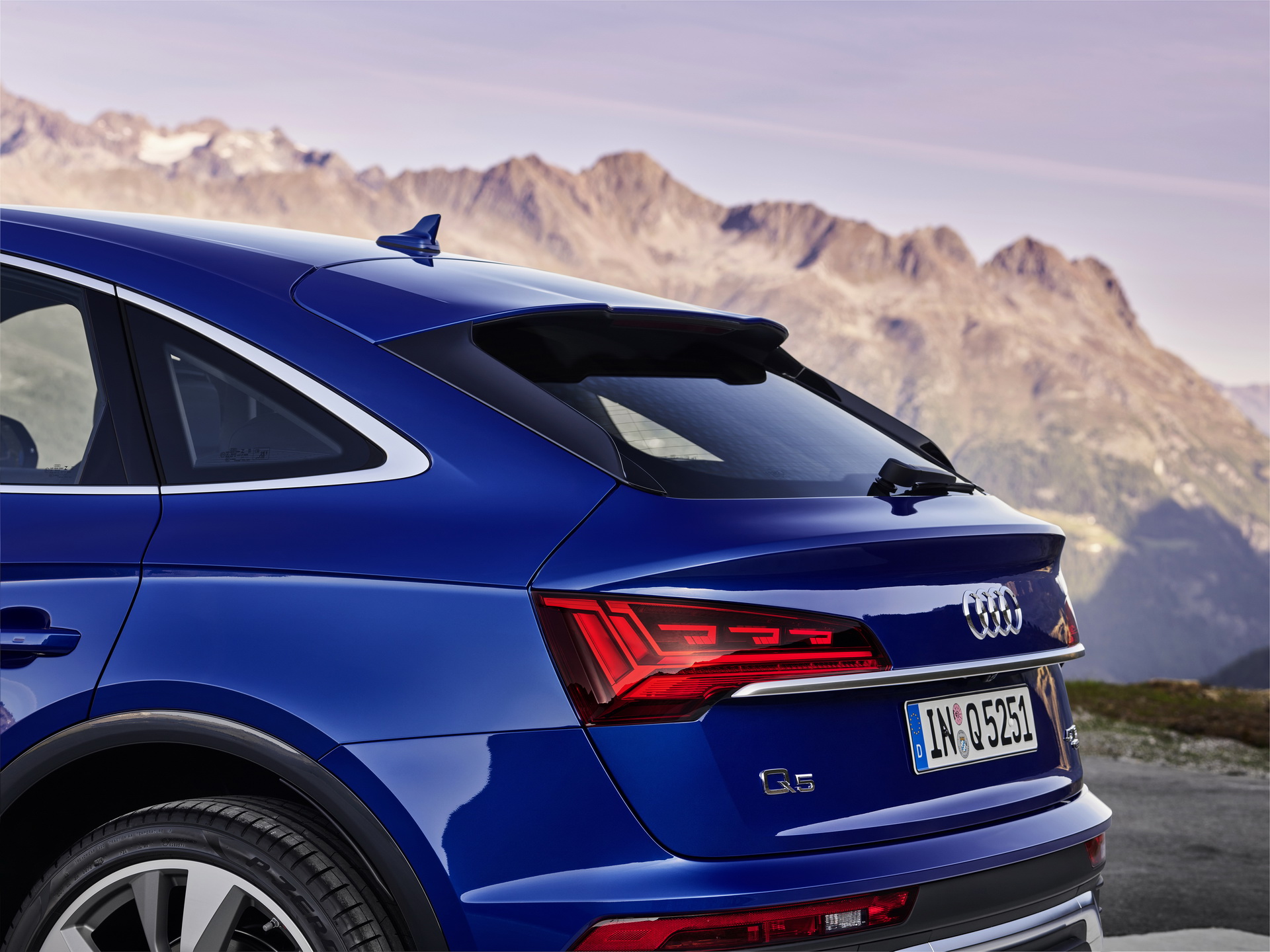 27-audi-q5-sportback-2021-review-car-gif