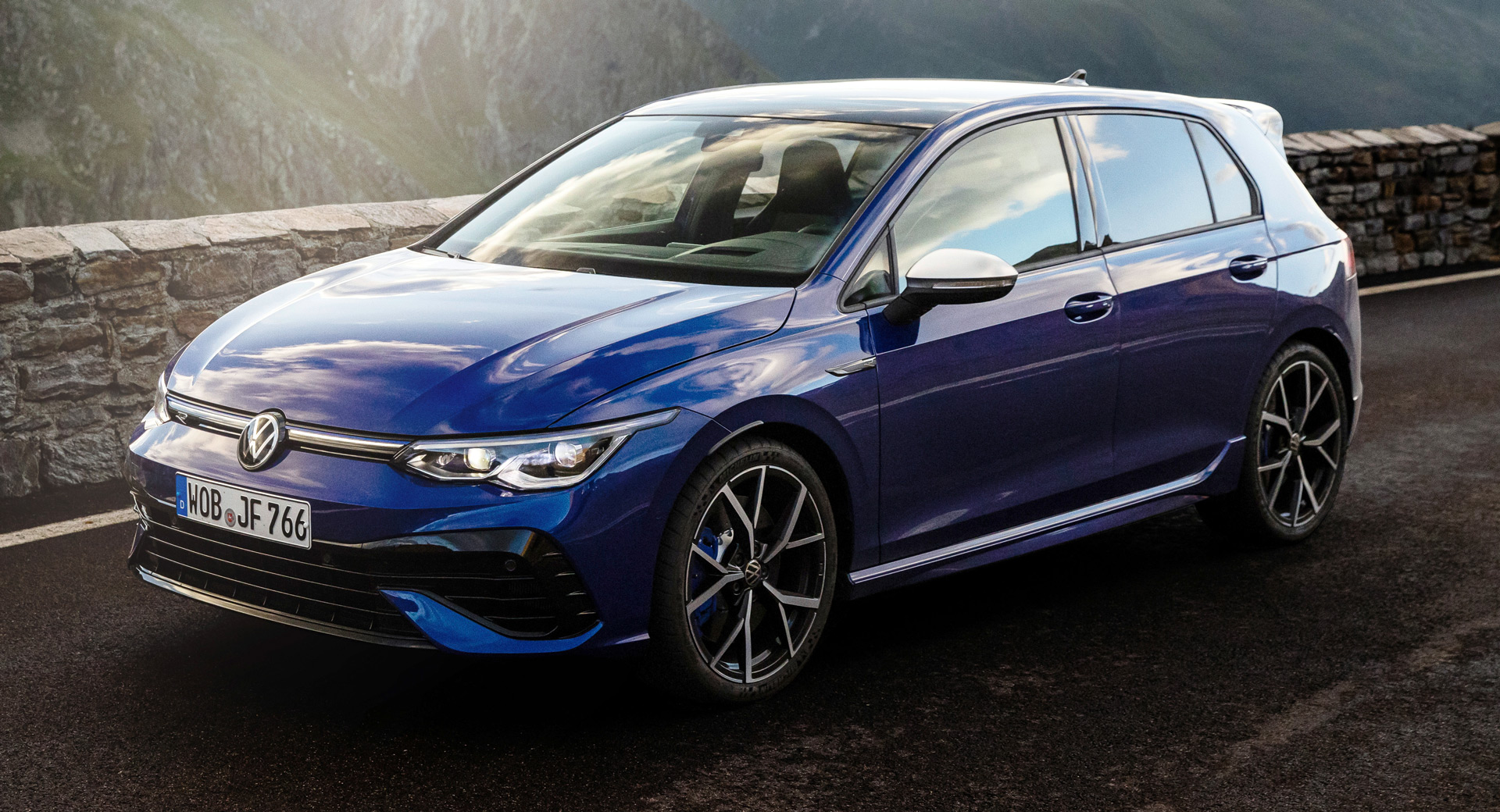 2022 VW Golf R Debuts With 315 HP, Torque Vectoring AWD, A Manual